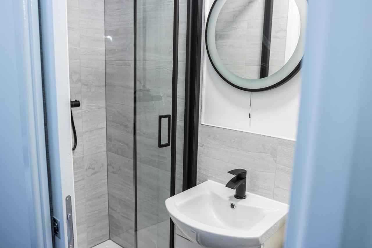 Lush -home Away In Telford, For Contractors, Families, Group Of Friends, Long Term Ferienhaus Telford
