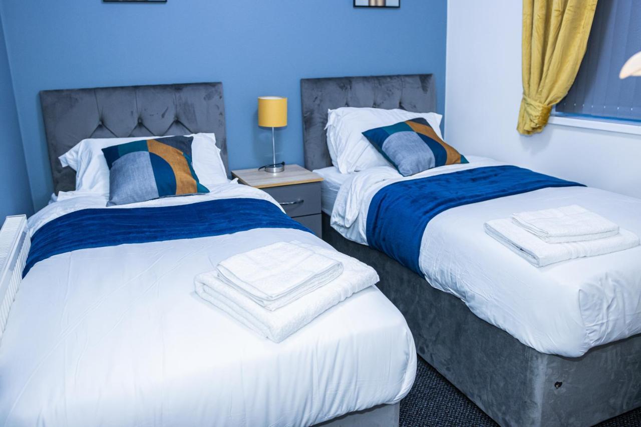 Lush -home Away In Telford, For Contractors, Families, Group Of Friends, Long Term Ferienhaus *