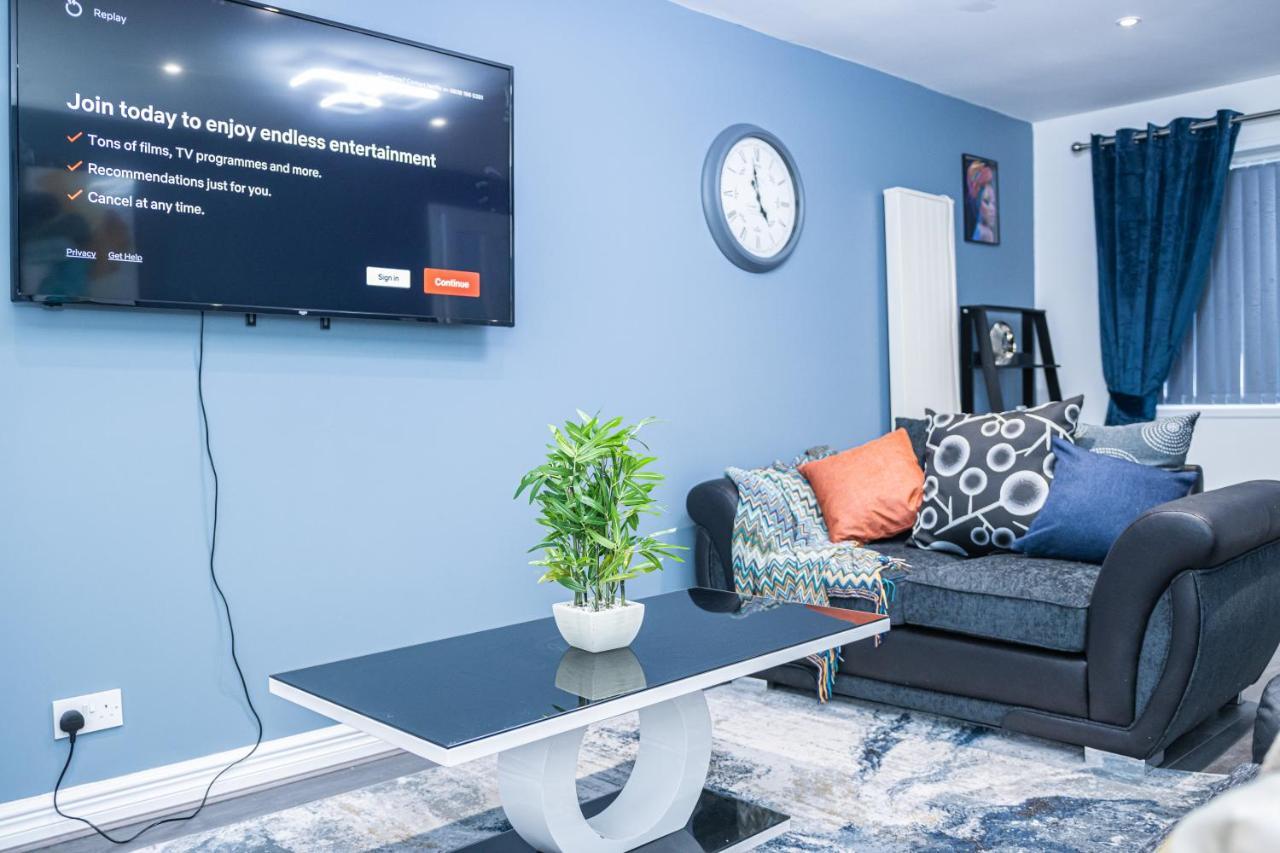 Lush -home Away In Telford, For Contractors, Families, Group Of Friends, Long Term Ferienhaus