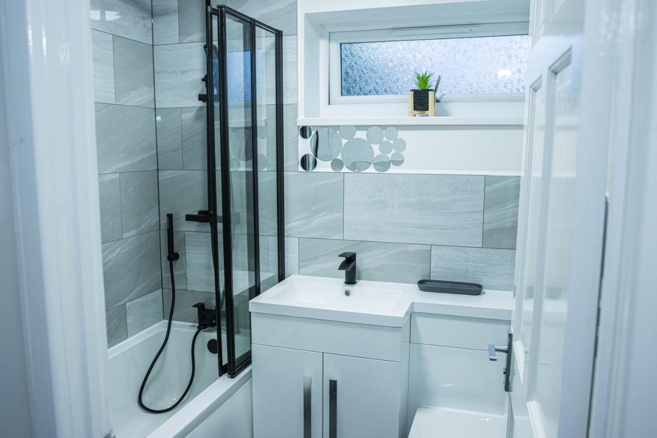 Ferienhaus Lush -home Away In Telford, For Contractors, Families, Group Of Friends, Long Term *