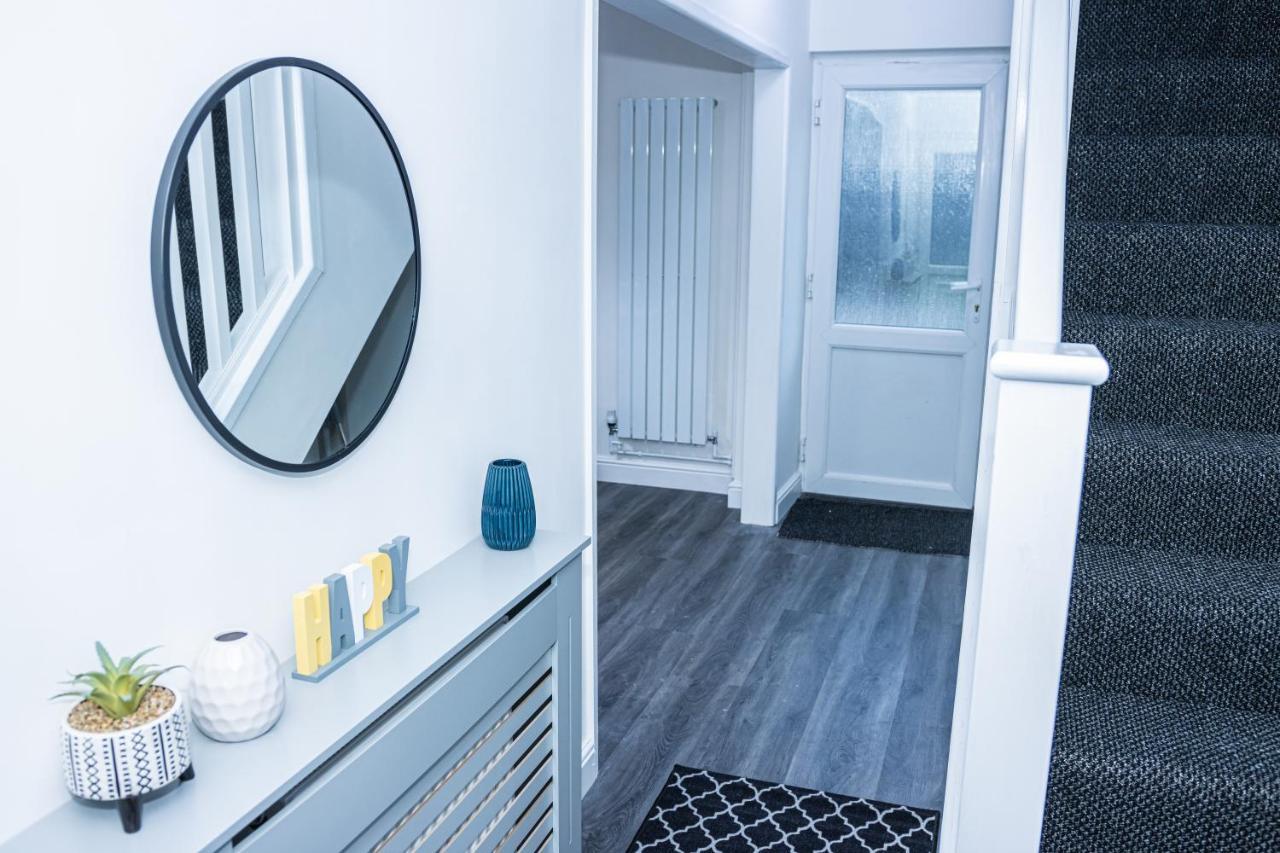 Lush -home Away In Telford, For Contractors, Families, Group Of Friends, Long Term Ferienhaus *