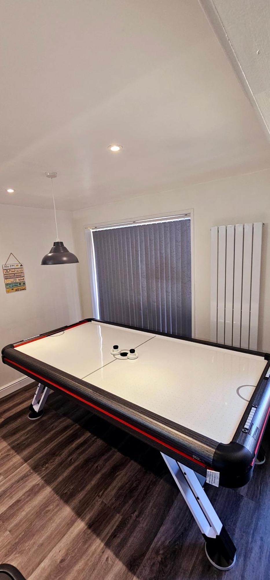 Lush -home Away In Telford, For Contractors, Families, Group Of Friends, Long Term Ferienhaus *